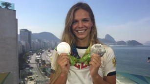 Дисплеи Yulia Efimova серебряные медали она выиграла на Рио 2016